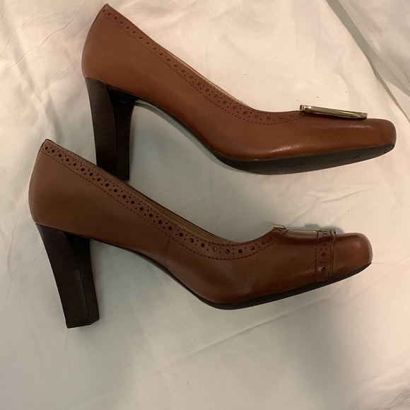 NWOT Franco Sarto caramel brown pumps with leather upper. Size 7M with 3” heel. - Picture 9 of 9